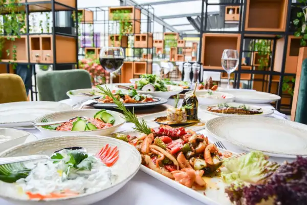 Dubai restaurant chinaware crockery Oriental tableware ceramic plates Dubai restaurant chinaware crockery Oriental tableware ceramic plates
