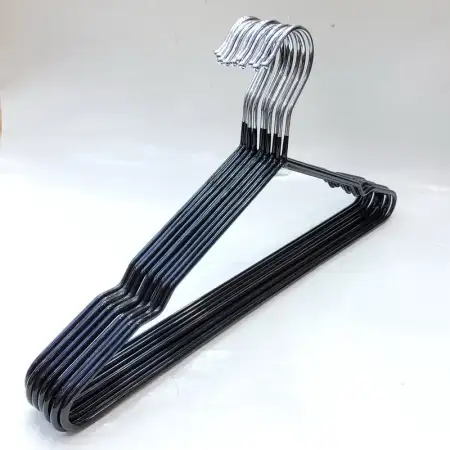 #02882-BK; PVC coated metal hanger black x1PC