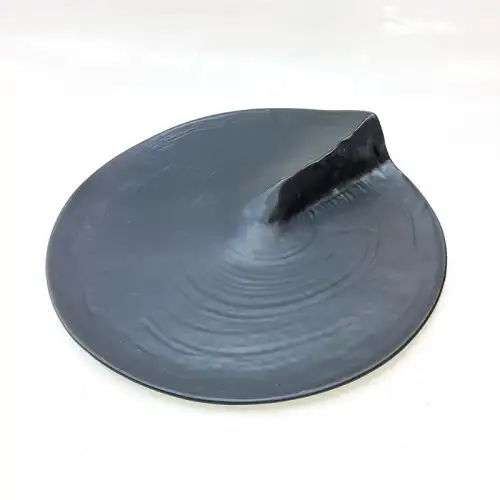 #BS1652-BK; Ceramic edge plate 8.75 inches