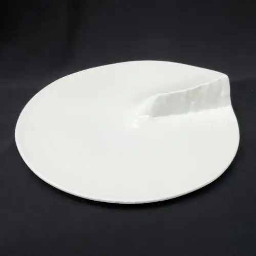 #BS1669-WT; Ceramic edge plate 9.75 inches