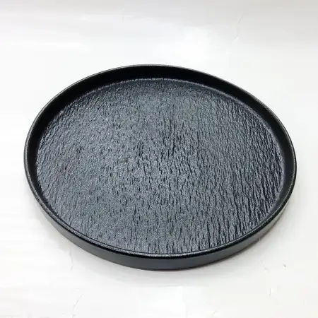 #BS5057-BK; Ceramic flat round plate 23c..