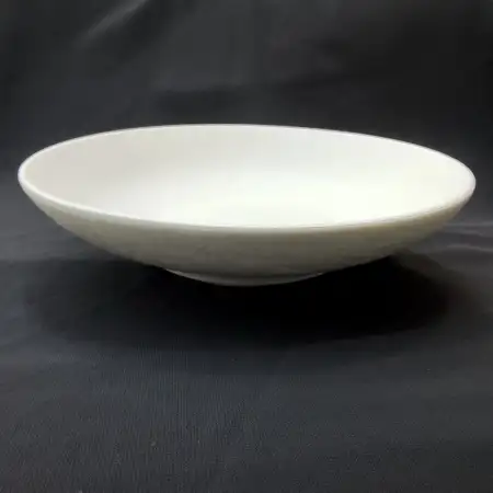 #BS5118-WT; Ceramic 23cm bowl..