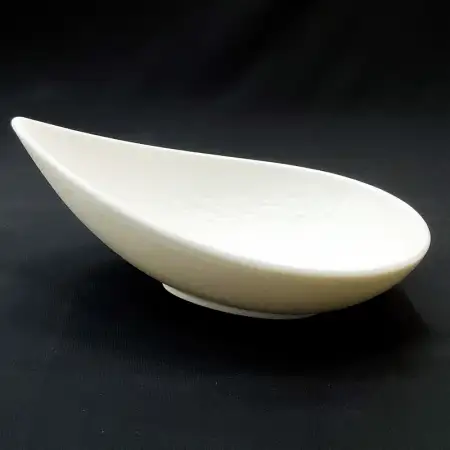 #BS9079-WT; Ceramic oval bowl 17cm..