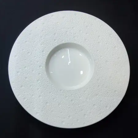 #BU6429; Ceramic round plate 12.5 inches..
