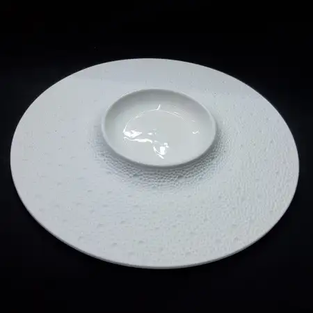 #BU6498; Ceramic round plate 10.5 inches..