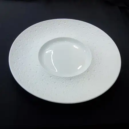 #BU6511; Ceramic round plate 10.5 inches..