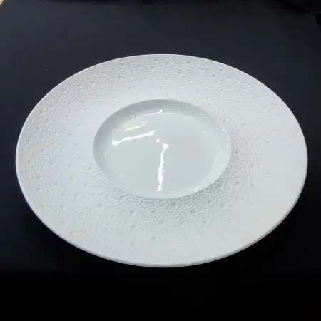 #BU6528; Ceramic round plate 12 inches..