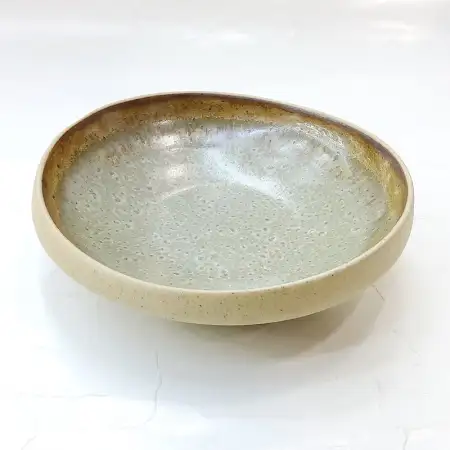 #CH-1072; Ceramic bowl 6.8 inches..