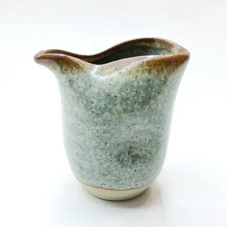 #CH-6398; Ceramic creamer 7.5x5.5x8cm..