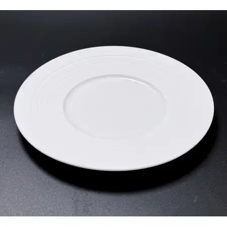 #CM5278; Ceramic plate 8.25 inches..