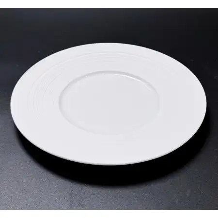 #CM5285; Ceramic plate 10.5 inches..