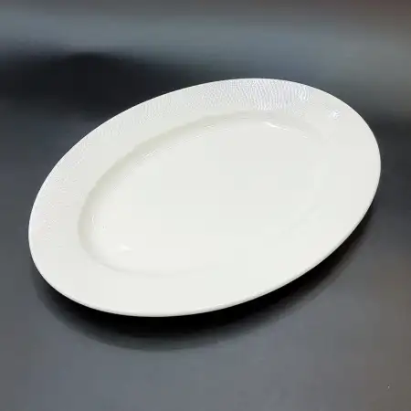 #CT8170; Ceramic oval plate 25.5cm..