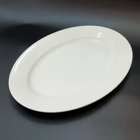 #CT8187; Ceramic oval plate 31cm..