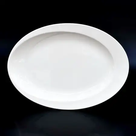 #HE9580; Ceramic oval plate 10 inches..