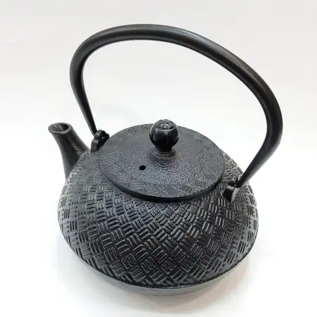 #SQ9002; Cast Iron Tea Pot 0.9L..