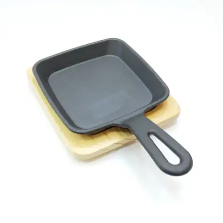 #YY084-1; Cast iron pan square 12cm + wo..