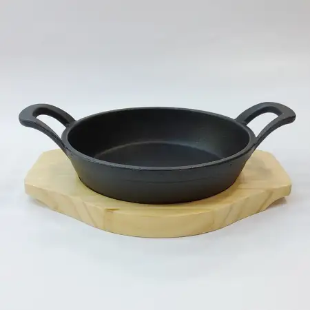 #YY16R; Cast iron pan round 16cm with wo..
