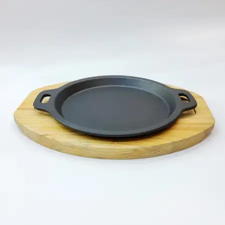 #YY2010; Cast iron pan 21cm round + wood..