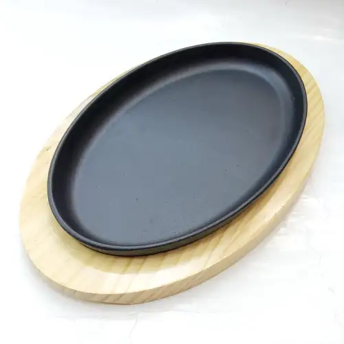 #YY2038; Cast iron pan 28x18cm + wood  