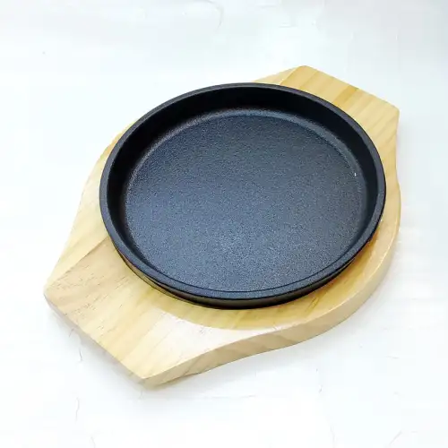 #YY2098; Cast iron pan 15cm round + wood